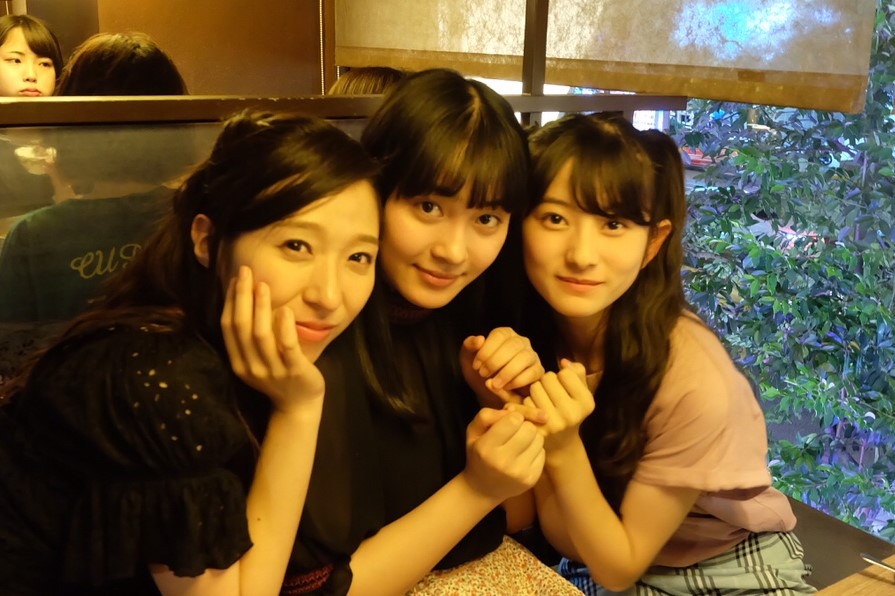左から大黒柚姫、北美梨寧、瀬田さくら。