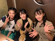 左から根岸可蓮、清井咲希、希山愛。