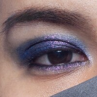 「ダズルシャドウ リキッド パンサータイズド」を使用したカイの目元。