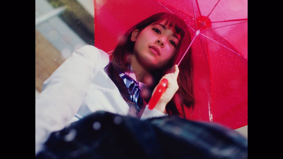 乃木坂46「夜明けまで強がらなくてもいい」ミュージックビデオのワンシーン。
