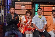左から勝俣州和、手島優、フォーリンデブはっしー、生島ヒロシ。(c)読売テレビ