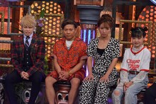 左から西川貴教、MICRO（HOME MADE 家族）、辻希美、Hinata。(c)読売テレビ