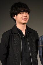 楢崎誠（Official髭男dism / B, Sax）