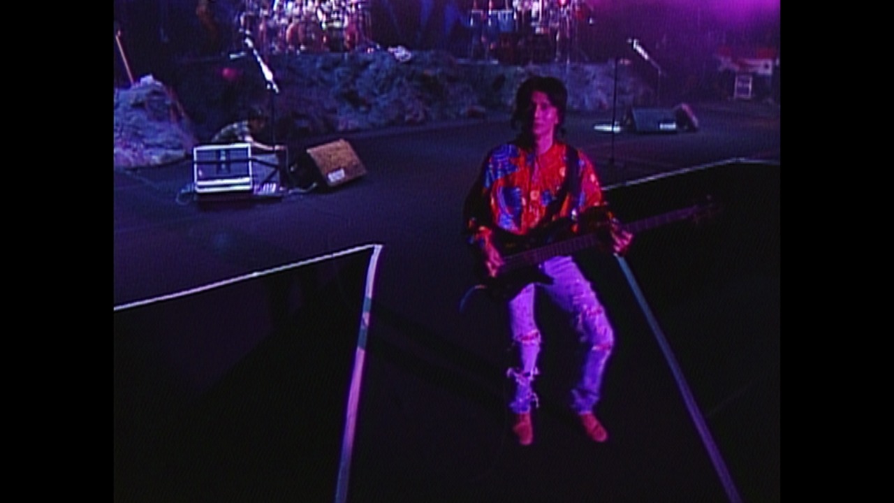 REBECCA「ライヴ・フィルム『REBECCA BLOND SAURUS TOUR' 89 in BIG EGG-Complete Edition-』（5.1chリマスター版）」のワンシーン。