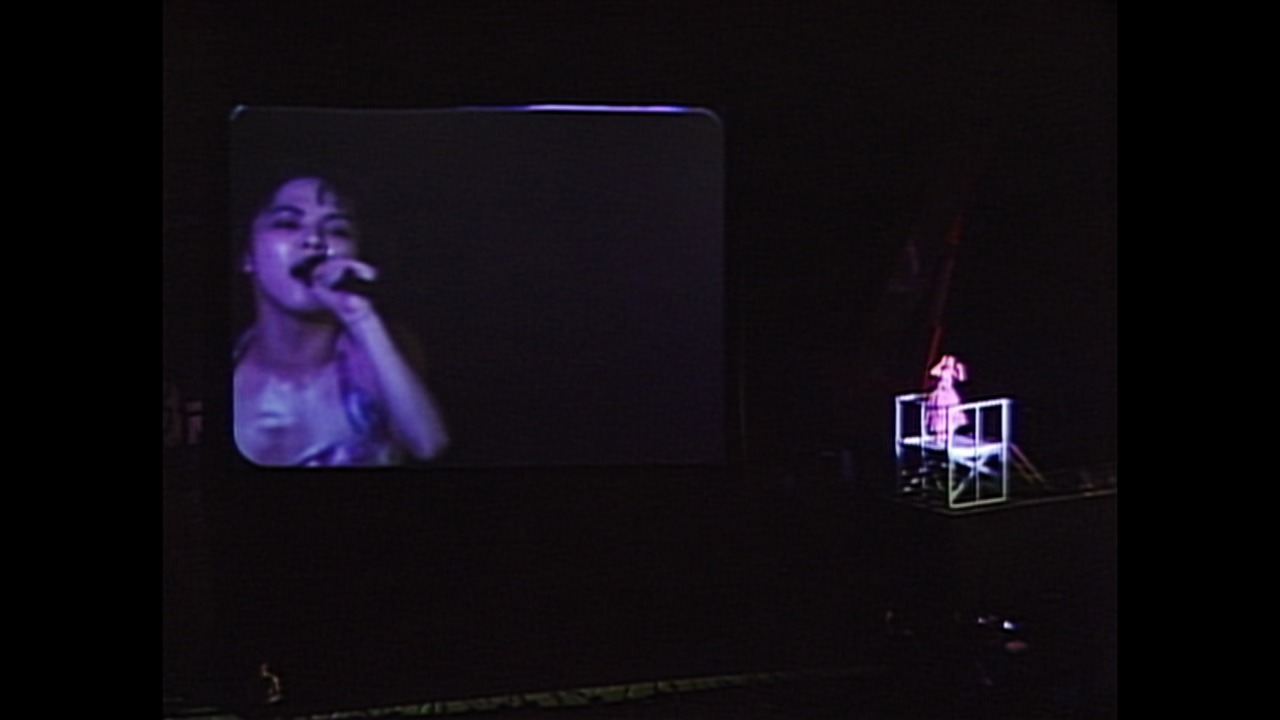 REBECCA「ライヴ・フィルム『REBECCA BLOND SAURUS TOUR' 89 in BIG EGG-Complete Edition-』（5.1chリマスター版）」のワンシーン。