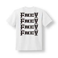 「FNCY SUMMER POP UP SHOP」で販売されるTシャツ。