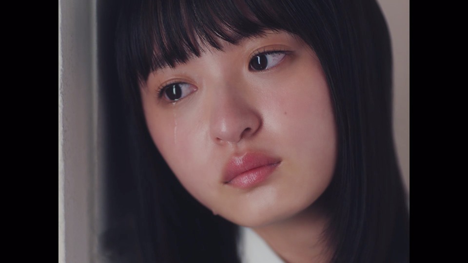 乃木坂46「夜明けまで強がらなくてもいい」ミュージックビデオのワンシーン。