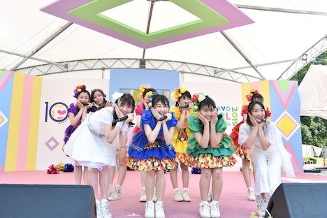 「TOKYO IDOL FESTIVAL 2019」にて“東京▽宣伝部”としてコラボパフォーマンスを披露した東京女子流とときめき▽宣伝部。
