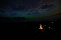 三森すずこ「星空のカーテン」の様子。（写真提供：ポニーキャニオン）