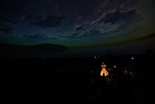 三森すずこ「星空のカーテン」の様子。（写真提供：ポニーキャニオン）