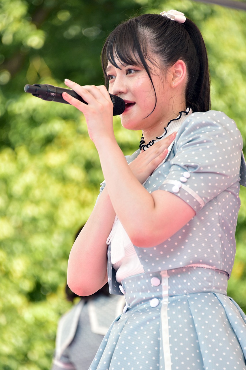 高松瞳（=LOVE）※「高」ははしごだかが正式表記。