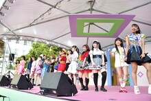 「Hello! Project Special Stage Berryz工房大好きスッペシャル！ ～夏焼雅（PINK CRES.）＆ BEYOOOOONDS ＆ TIF選抜スッペシャルコラボ～」の様子。
