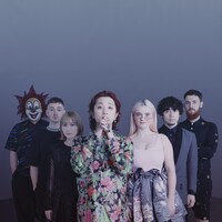 End of the WorldとClean Bandit。