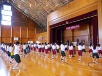 パフォーマンス指導の様子。