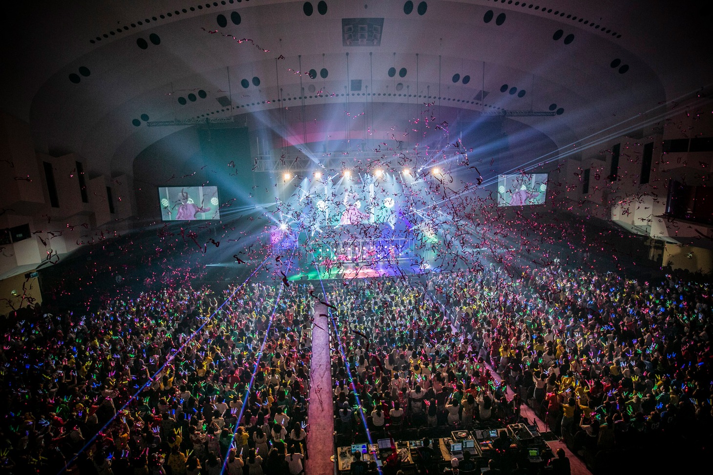 「BULLET TRAIN SPRING / SUMMER TOUR 2019 EUPHORIA ～Breakthrough, The Six Brave Stars～」神奈川公演の様子。