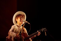 東里梨生（Vo, G）（撮影：相馬太郎）