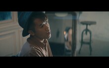 ナオト・インティライミ「まんげつの夜」ミュージックビデオのワンシーン。