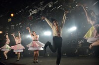 コッパーさんと「バ・バ・バカンス！」を披露するRYUTist。