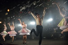 コッパーさんと「バ・バ・バカンス！」を披露するRYUTist。