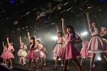 新潟アーティストスクールの生徒と「フレ！フレ！フレ！」を披露するRYUTist。