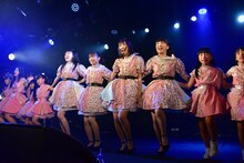 新潟アーティストスクールの生徒と「Groovy Drive」を披露するRYUTist。