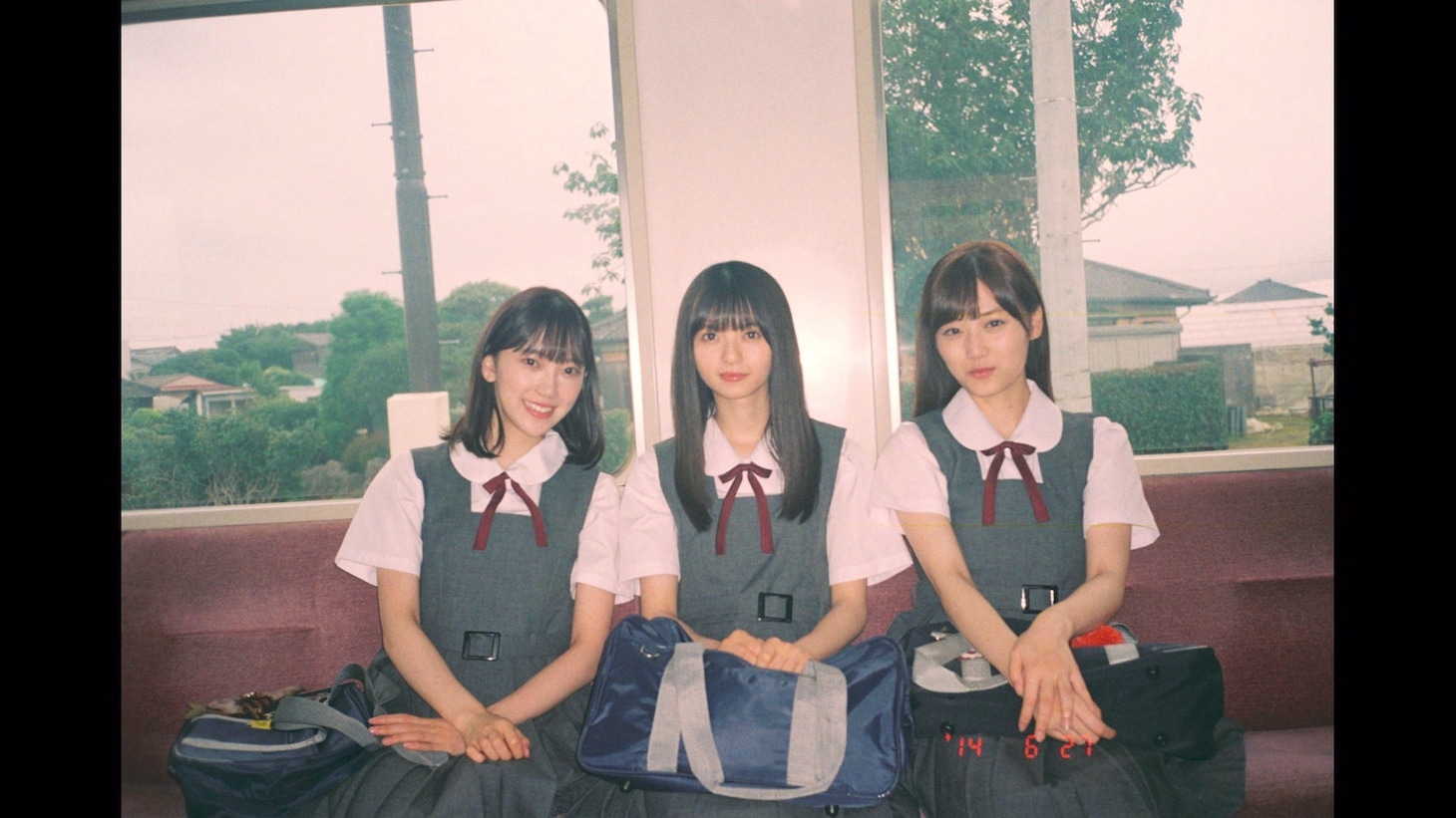 乃木坂46「路面電車の街」ミュージックビデオより。