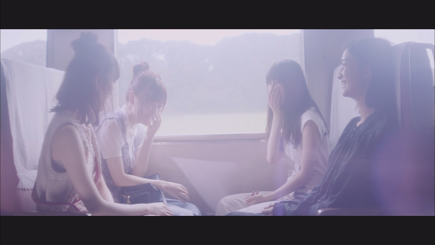 乃木坂46「路面電車の街」ミュージックビデオより。