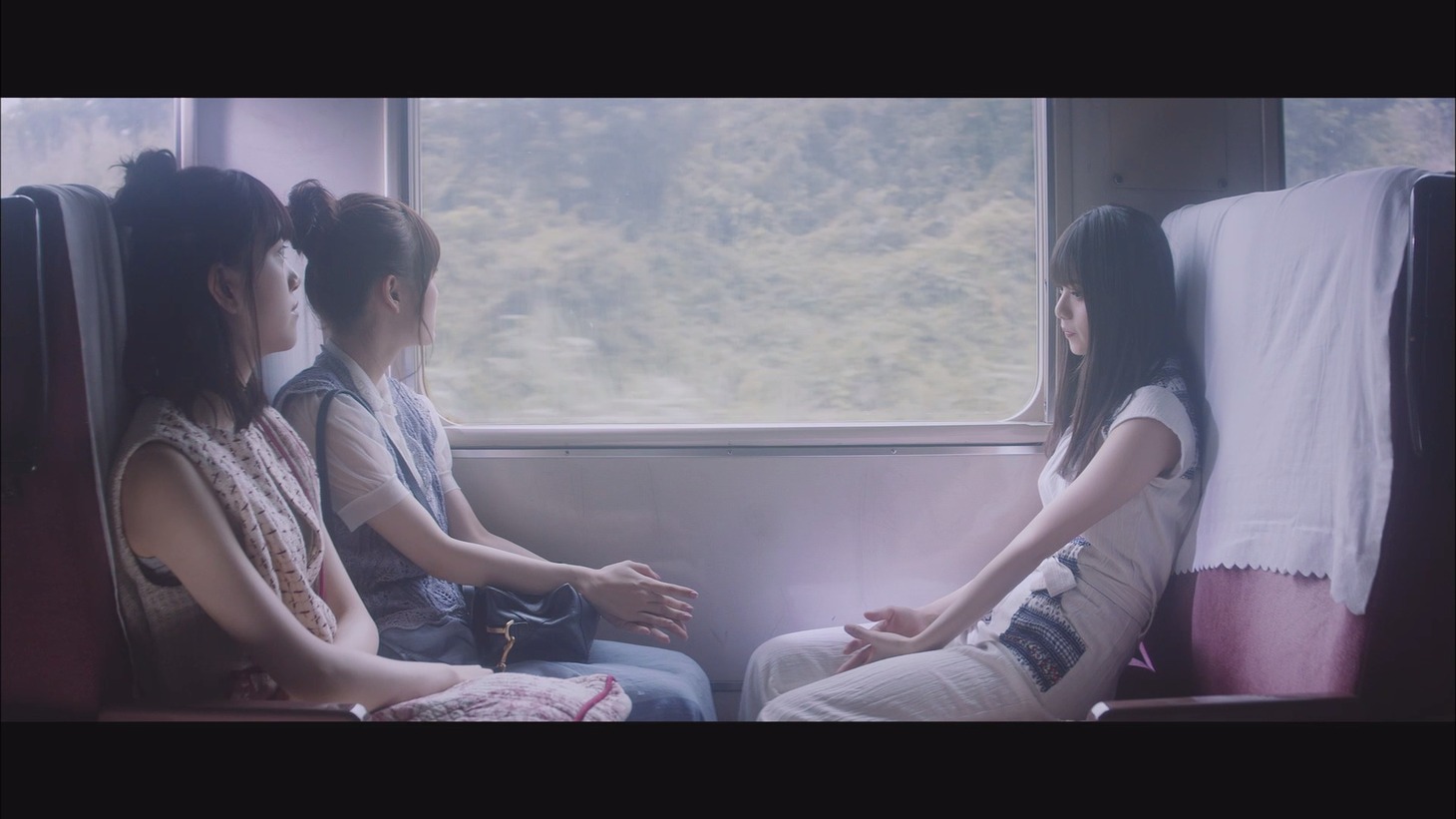 乃木坂46「路面電車の街」ミュージックビデオより。