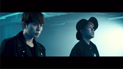 CHEMISTRY「Angel」MVのワンシーン。