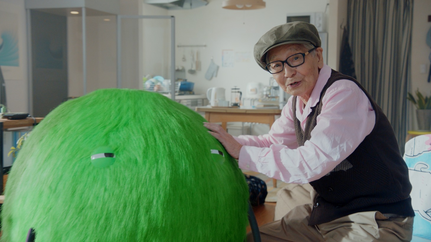 「SUUMO」テレビCM「スーモとヤバT お宅訪問」編のワンシーン。