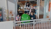 「SUUMO」テレビCM「スーモとヤバT お宅訪問」編のワンシーン。