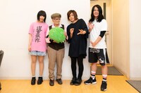 「SUUMO」テレビCM「スーモとヤバT お宅訪問」編の撮影時の様子。