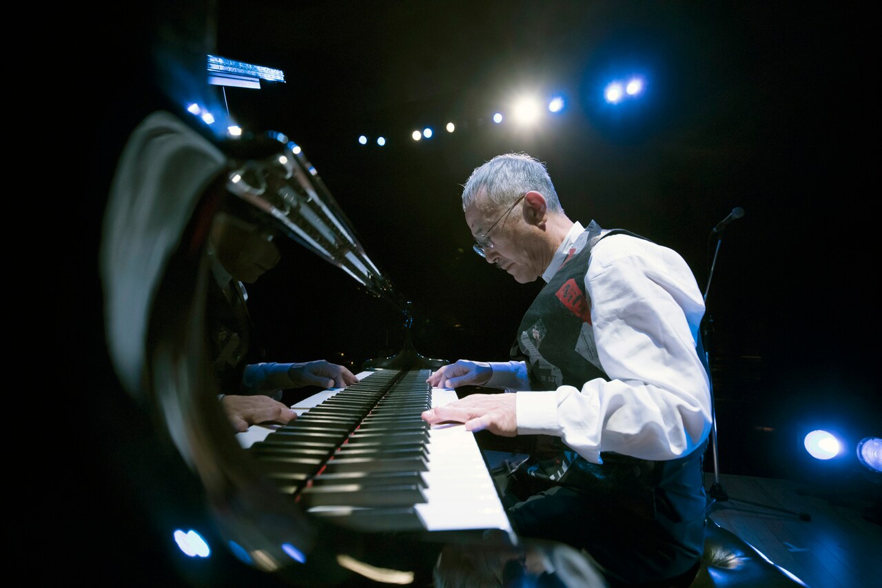 山下洋輔トリオ結成50周年記念ライブにタモリ