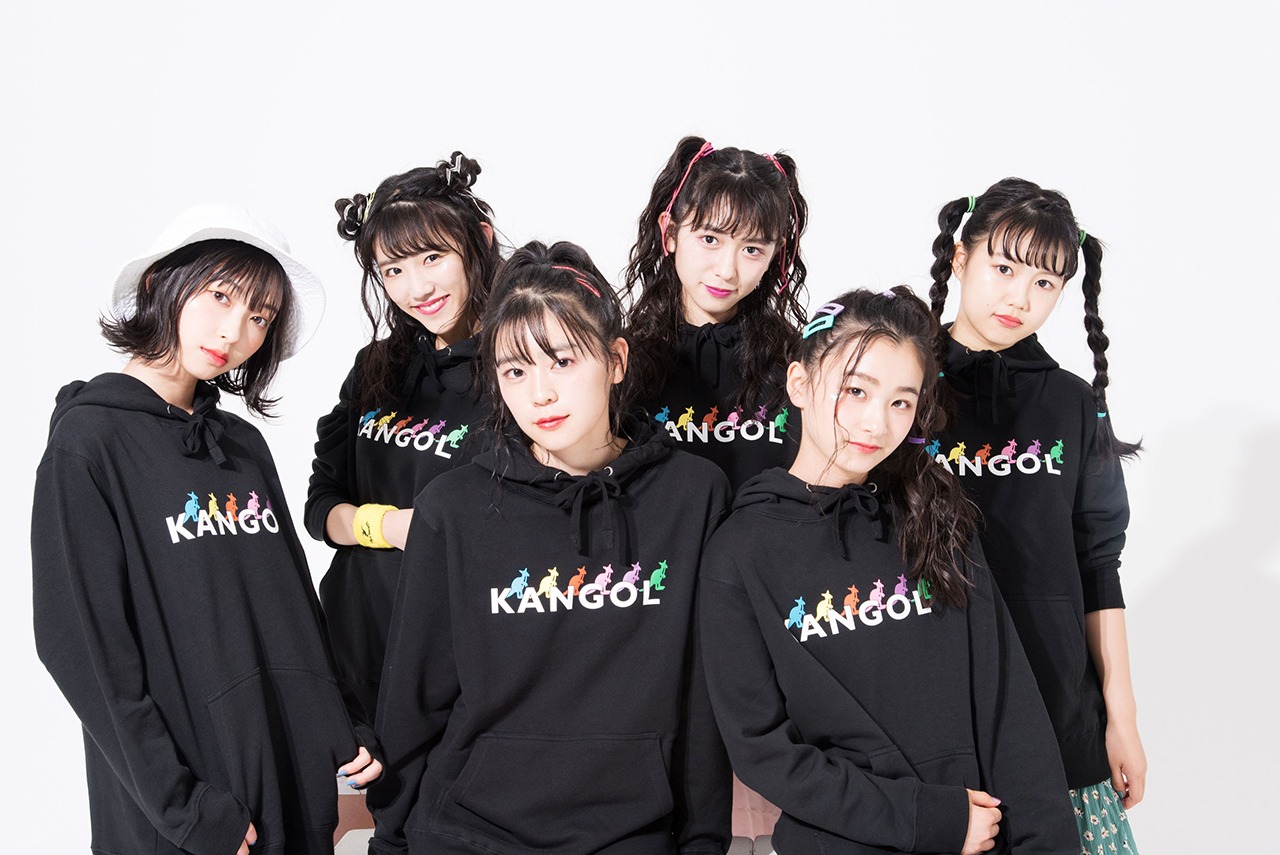KANGOLとのコラボアイテムであるプルオーバーパーを着たときめき▽宣伝部。