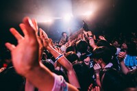 初ダイブをする松本大（LAMP IN TERREN）。（撮影：ハタサトシ）