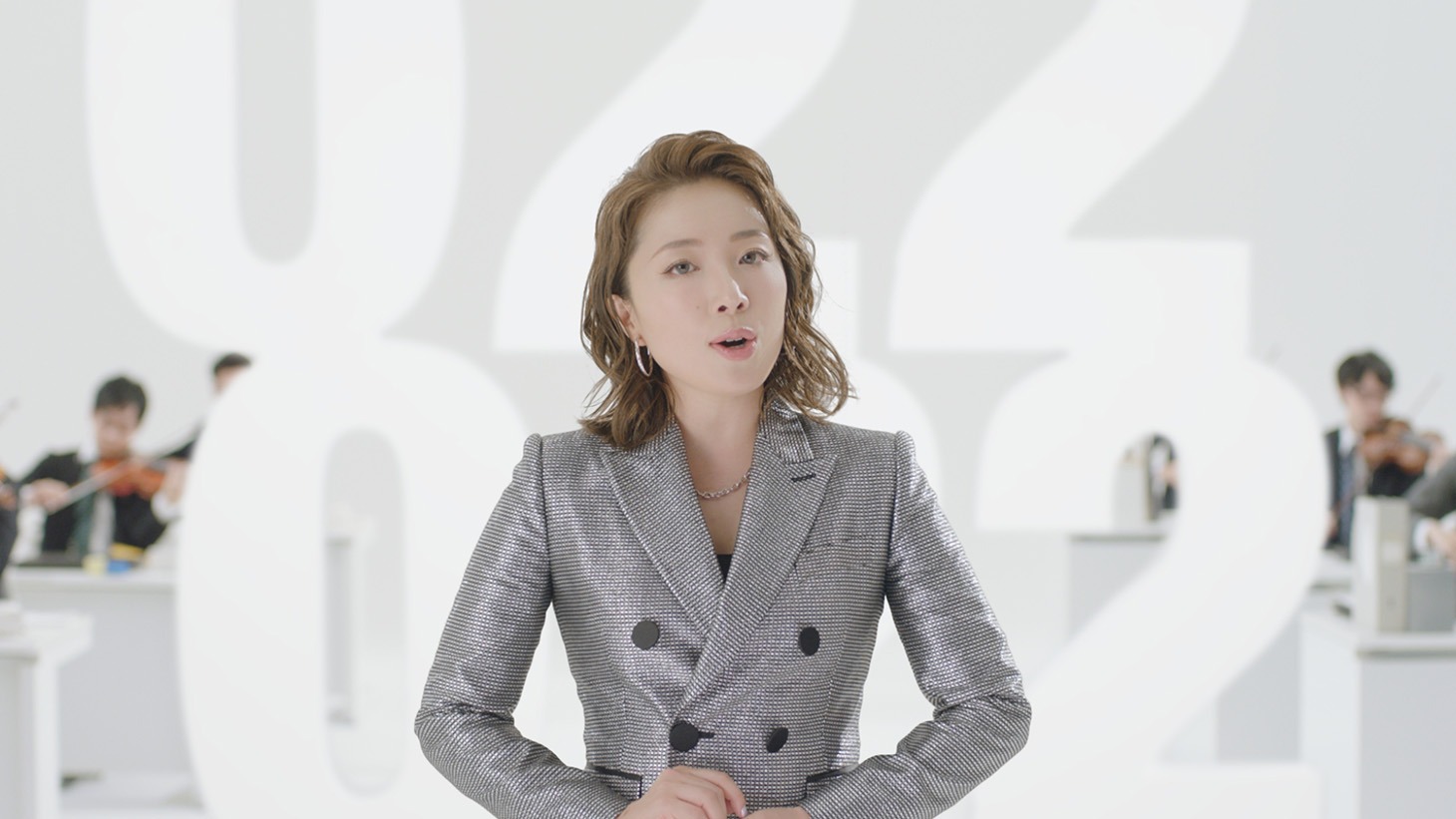 スタッフサービスCM「オー人事のうた篇」のワンシーン。