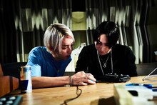 「Say Hello to My Minions 2 PHOTO EXHIBITION」で展示される写真よりSALUとSKY-HI。