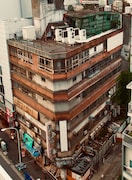 東京・代々木会館の外観。