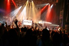 電波少女「10th Anniversaryライブ “＋”」の様子。（撮影：伊藤麻矢）