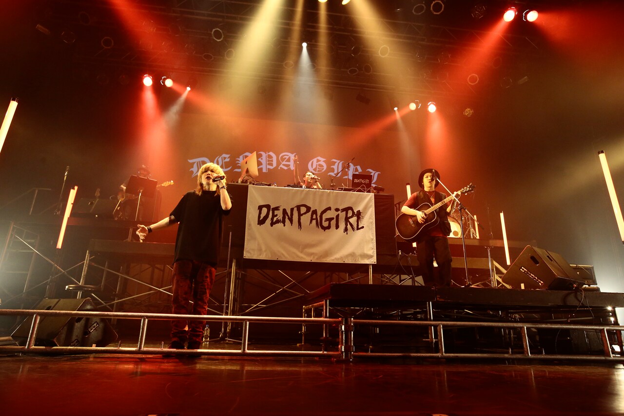 電波少女、感謝の思い伝えた10周年ライブ「これからも世の中を憎んでみんなを道連れに」