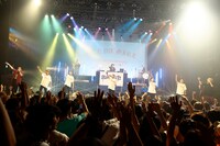 電波少女「10th Anniversaryライブ “＋”」の様子。（撮影：伊藤麻矢）