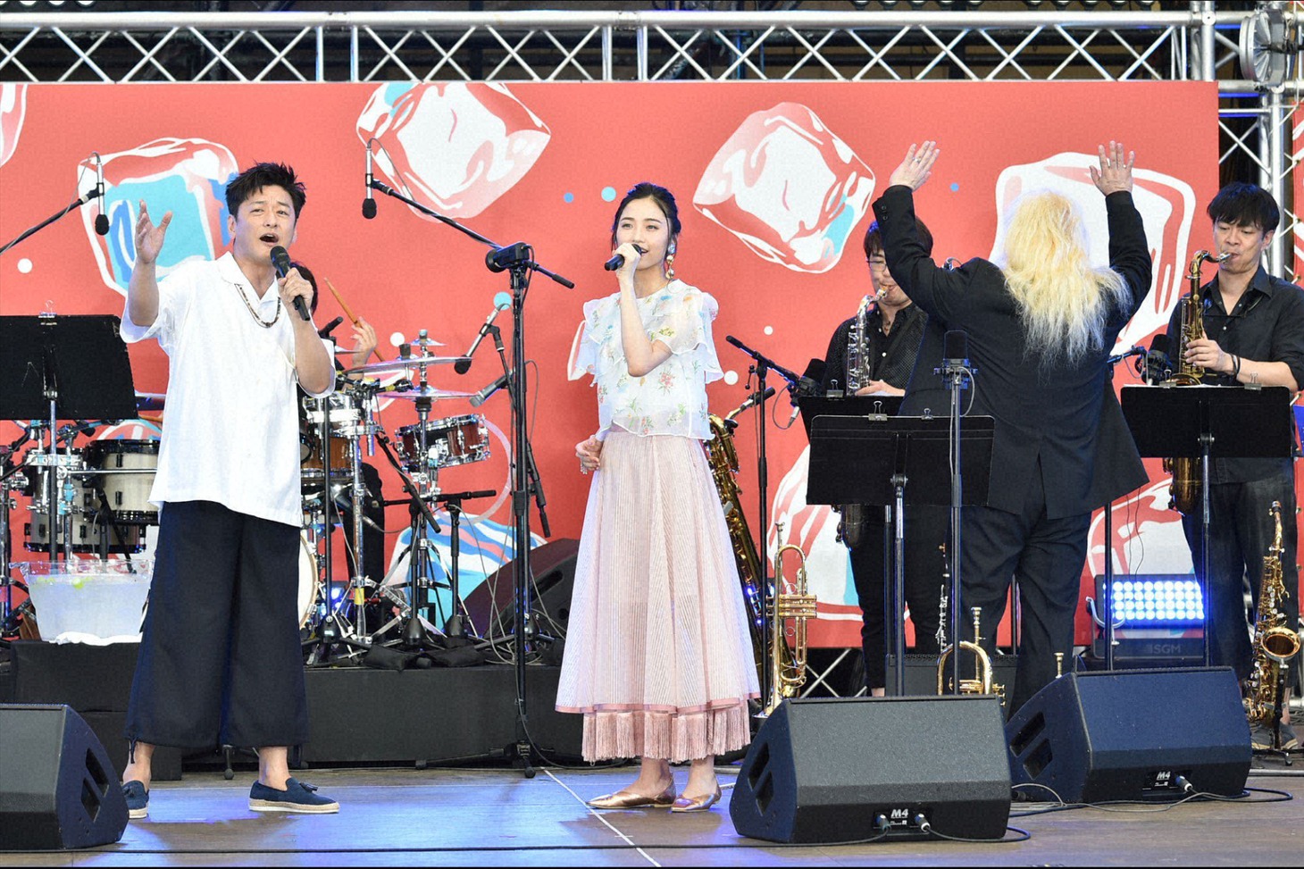 左から石丸幹二、木下晴香、エリック・ミヤシロ。