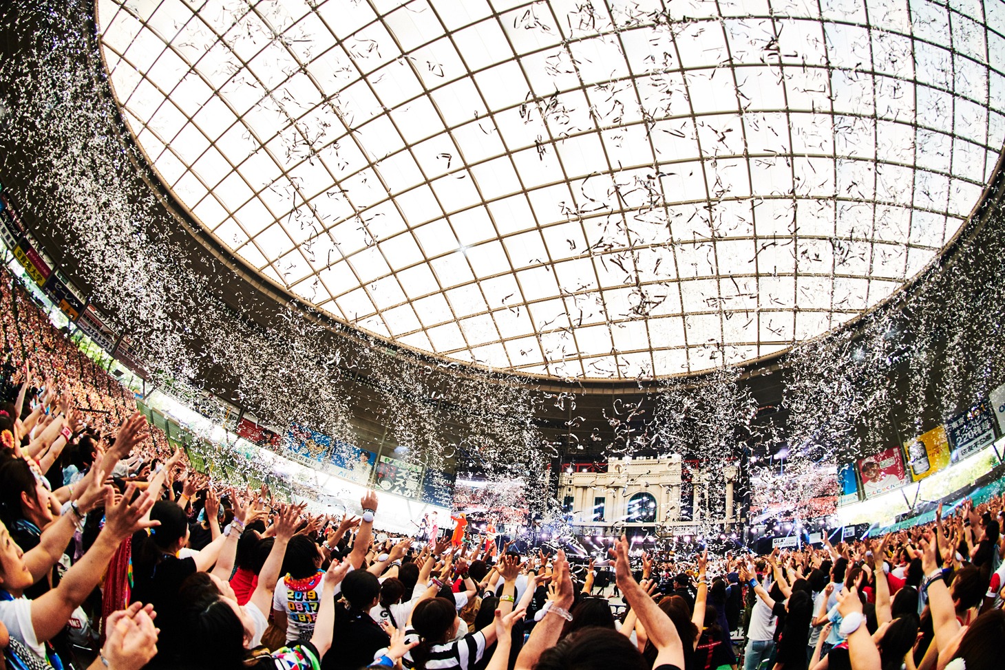 GLAY「GLAY 25th Anniversary "LIVE DEMOCRACY" Powered by HOTEL GLAY」8月17日公演の様子。（撮影：田辺佳子）