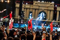 GLAY「GLAY 25th Anniversary "LIVE DEMOCRACY" Powered by HOTEL GLAY」8月17日公演の様子。（撮影：田辺佳子）