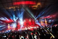 GLAY「GLAY 25th Anniversary "LIVE DEMOCRACY" Powered by HOTEL GLAY」8月17日公演の様子。（撮影：田辺佳子）