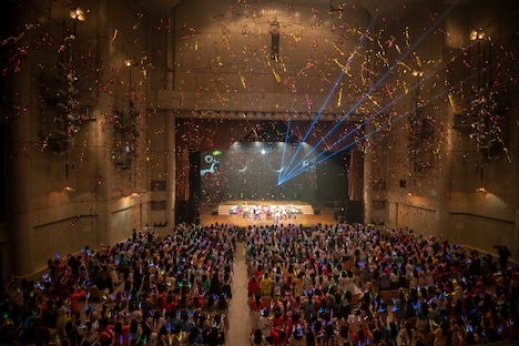 超特急のツアーファイナルの様子。（撮影：米山三郎、深野輝美）