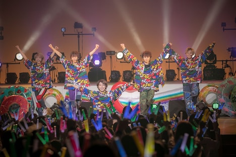 超特急（撮影：米山三郎、深野輝美）