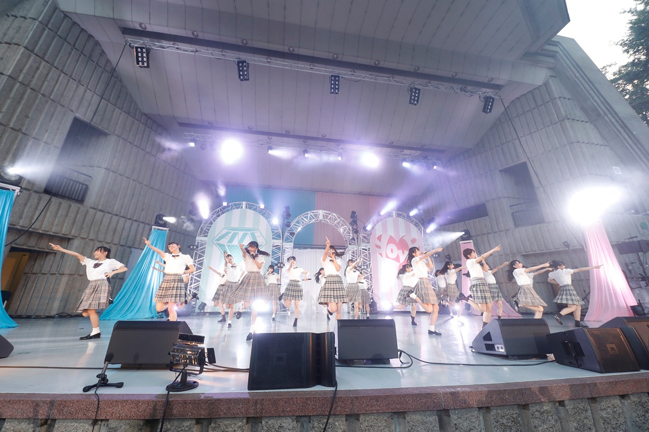 「=LOVE ≠ME スペシャルコンサート『24 girls』」の様子。（写真提供：SACRA MUSIC）