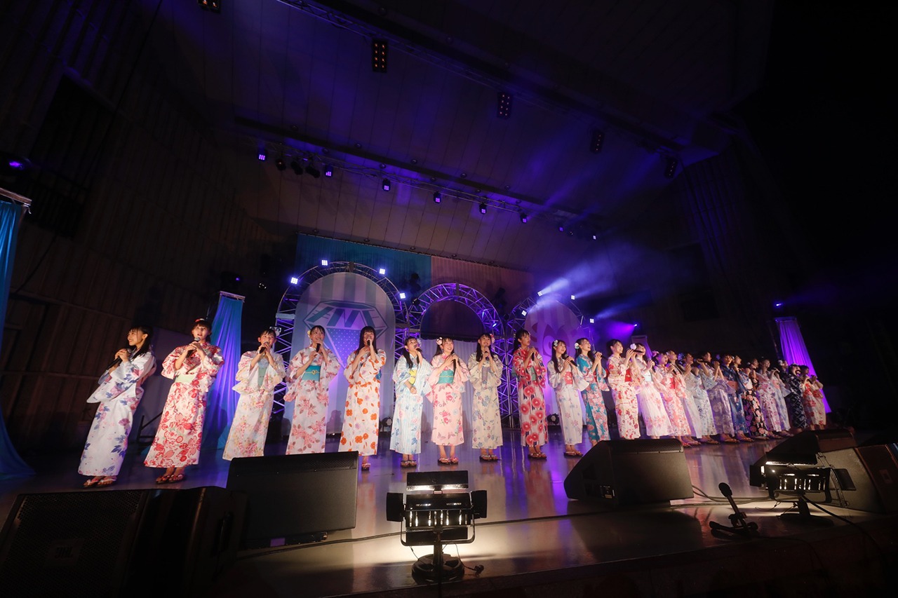 「=LOVE ≠ME スペシャルコンサート『24 girls』」の様子。（写真提供：SACRA MUSIC）