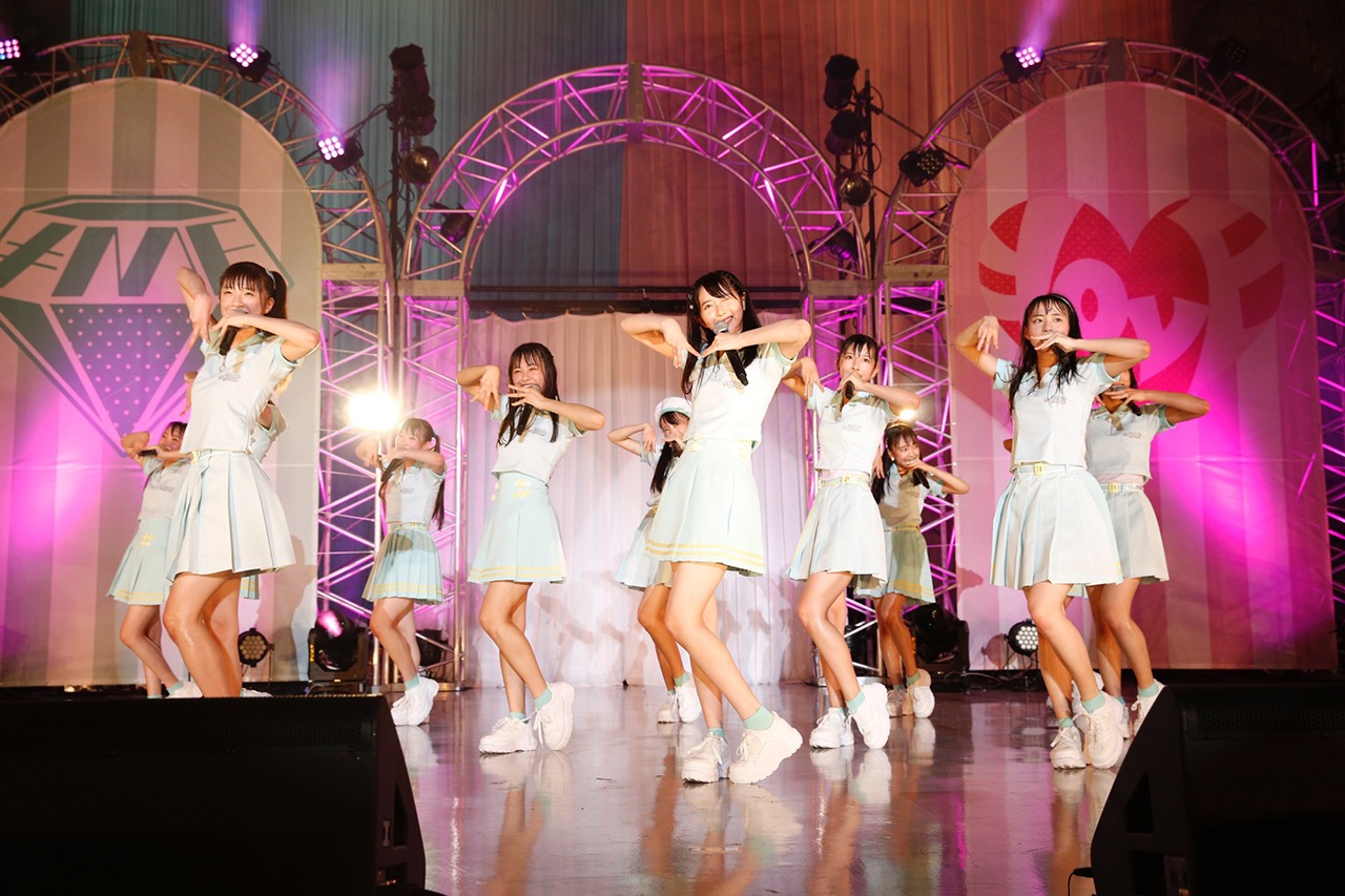 「=LOVE ≠ME スペシャルコンサート『24 girls』」の様子。（写真提供：SACRA MUSIC）